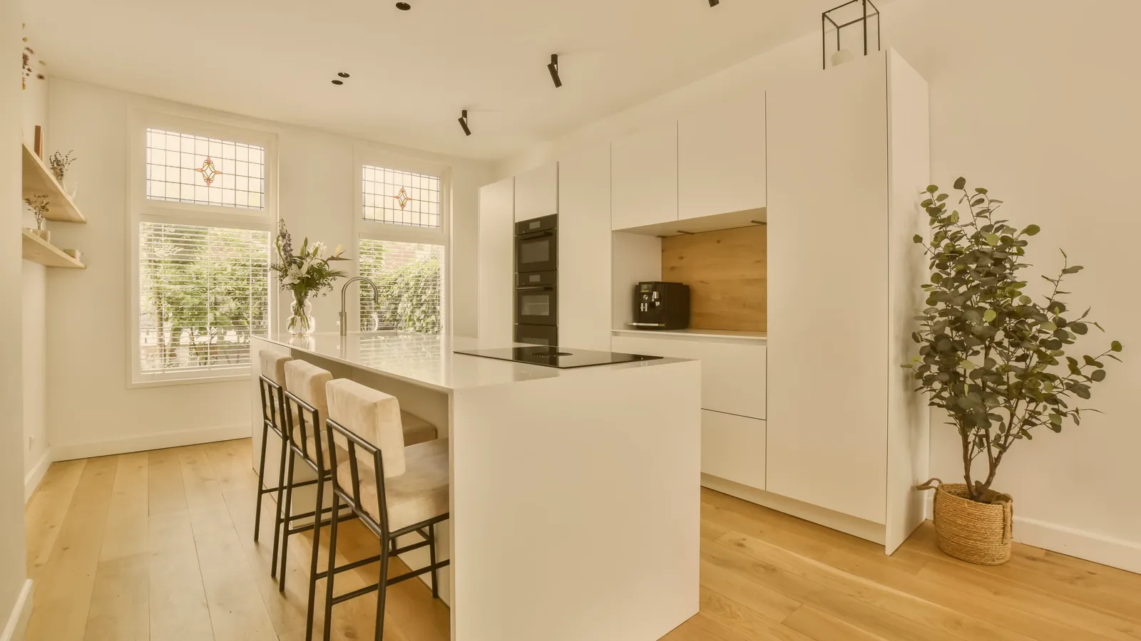 Vivienda en Madrid después de una reforma integral con acabados modernos